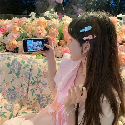 周雨彤明星照片